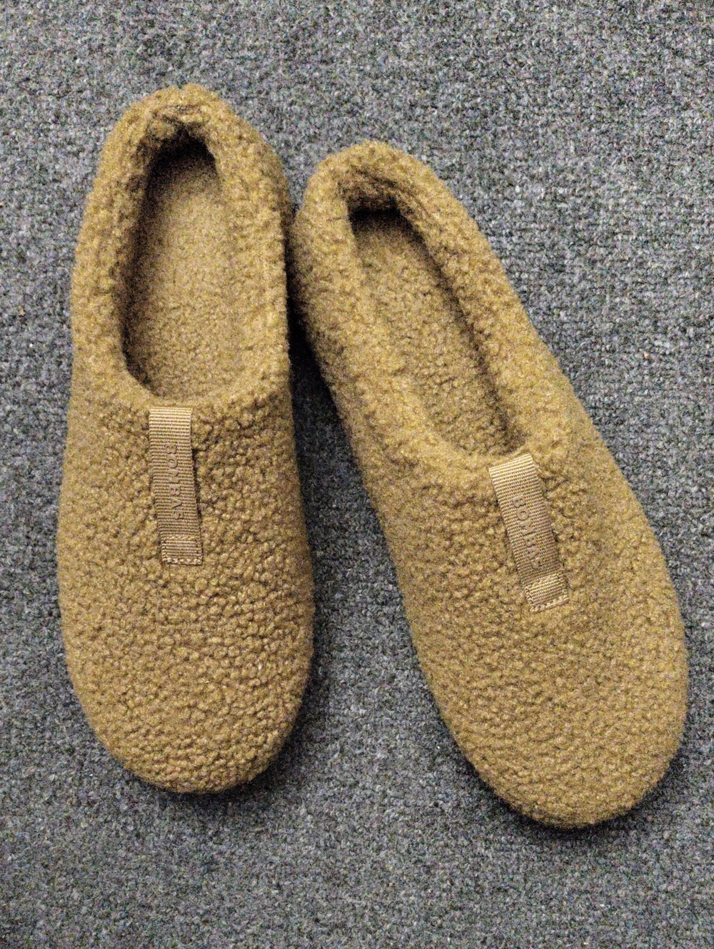Bombas Women's Slip-On Sherpa Slippers in Camel Brown